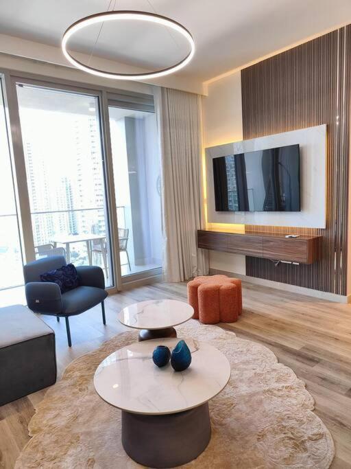 Burj View - 10 Minutes Walk Dream Lux Designer 3bd