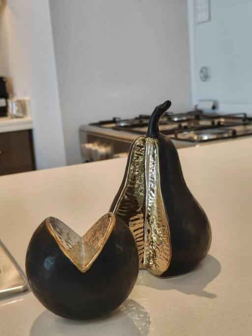 Burj View - 10 Minutes Walk Dream Lux Designer 3bd Holiday home *