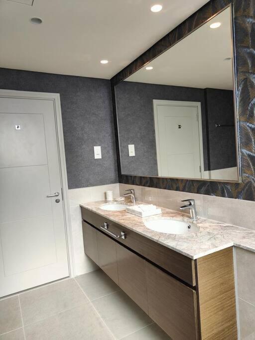 Burj View - 10 Minutes Walk Dream Lux Designer 3bd * Dubai