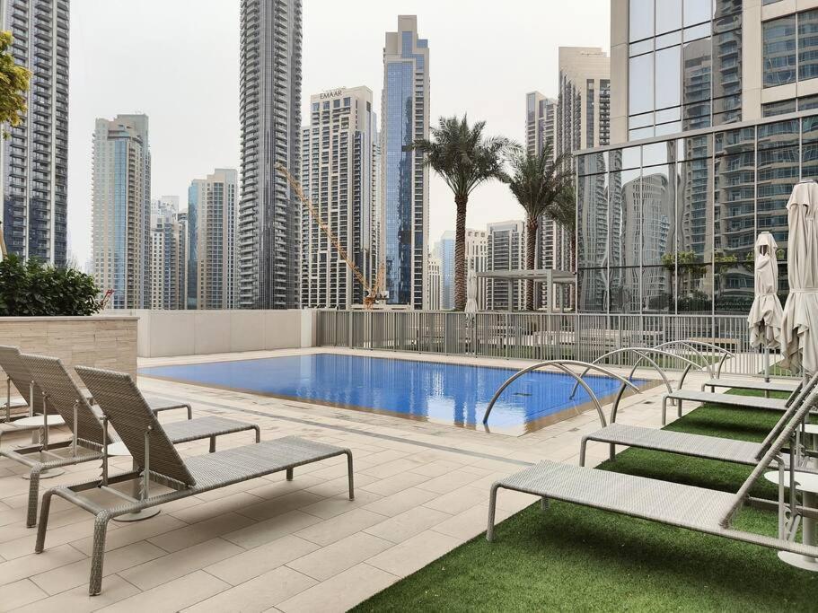Burj View - 10 Minutes Walk Dream Lux Designer 3bd Holiday home *