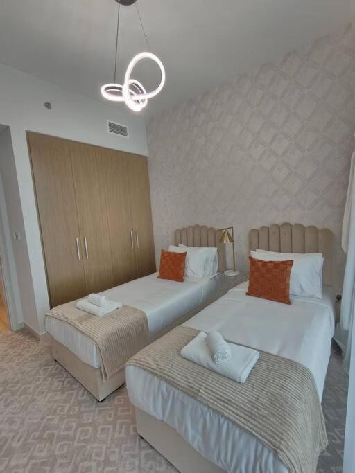 Burj View - 10 Minutes Walk Dream Lux Designer 3bd Holiday home