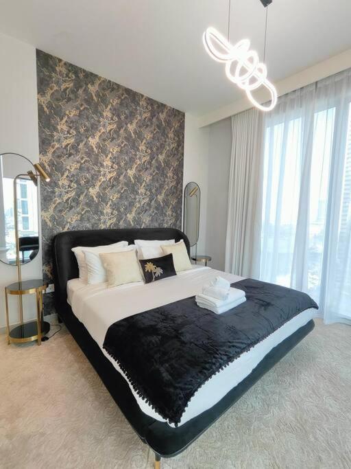 Burj View - 10 Minutes Walk Dream Lux Designer 3bd