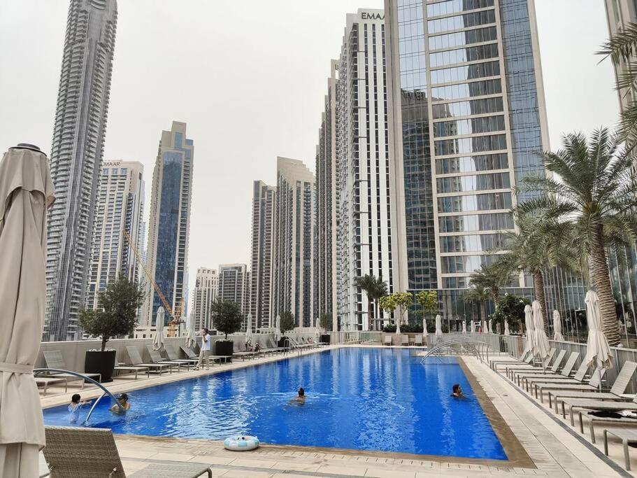 Burj View - 10 Minutes Walk Dream Lux Designer 3bd Holiday home