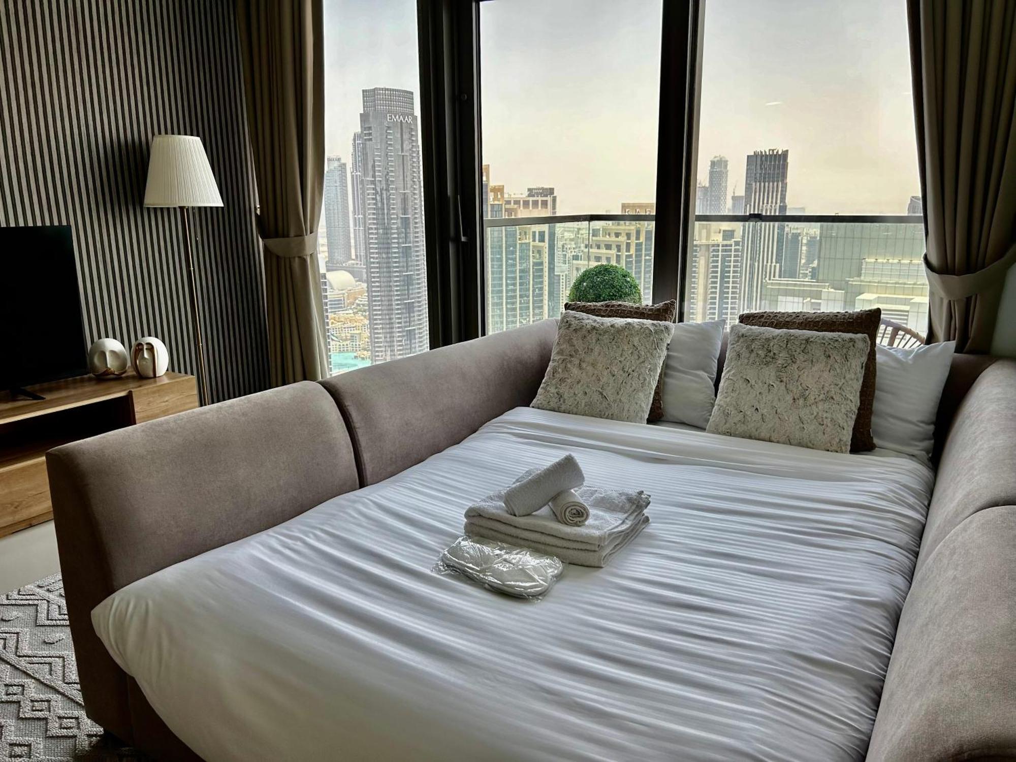 Luxury With Burj Khalifa Views & Infinity Pool *