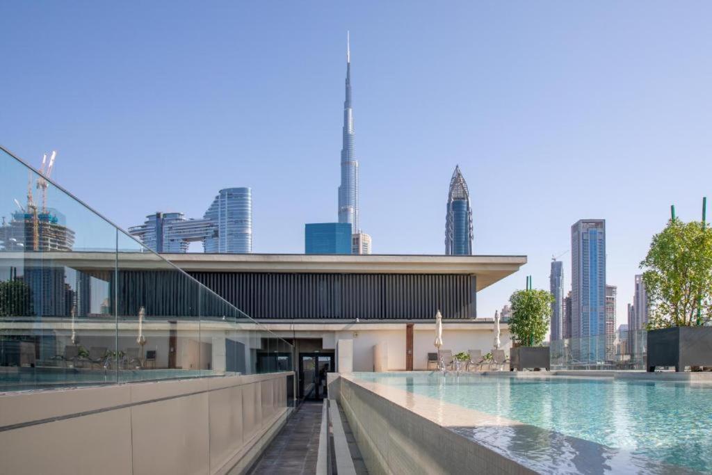 Luxury With Pool, Patio & Gym In Walk Daire *