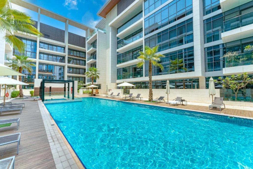 Luxury With Pool, Patio & Gym In Walk * Dubai