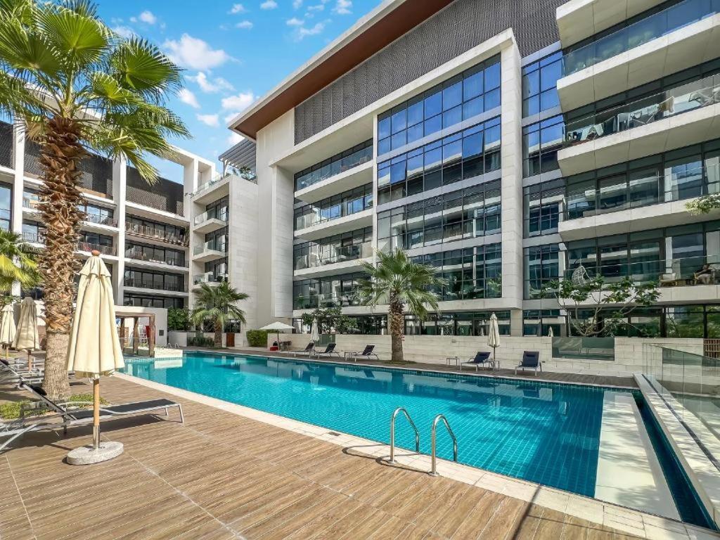 Luxury With Pool, Patio & Gym In Walk Daire Dubai
