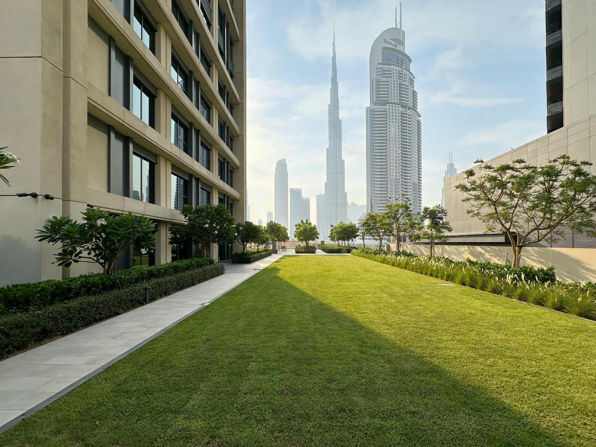 Trophy - Euphoria Eclipse In 29th Floor In Burj Royale Apartment