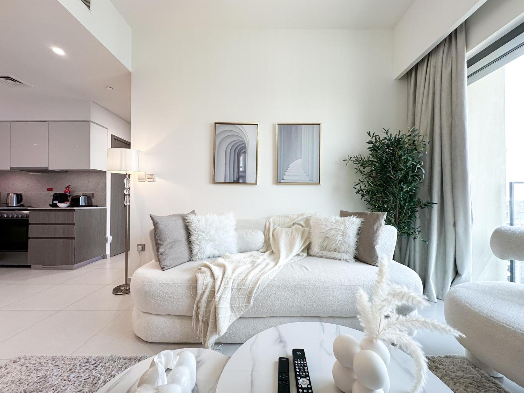 Apartment Trophy - Euphoria Eclipse In 29th Floor In Burj Royale Dubai