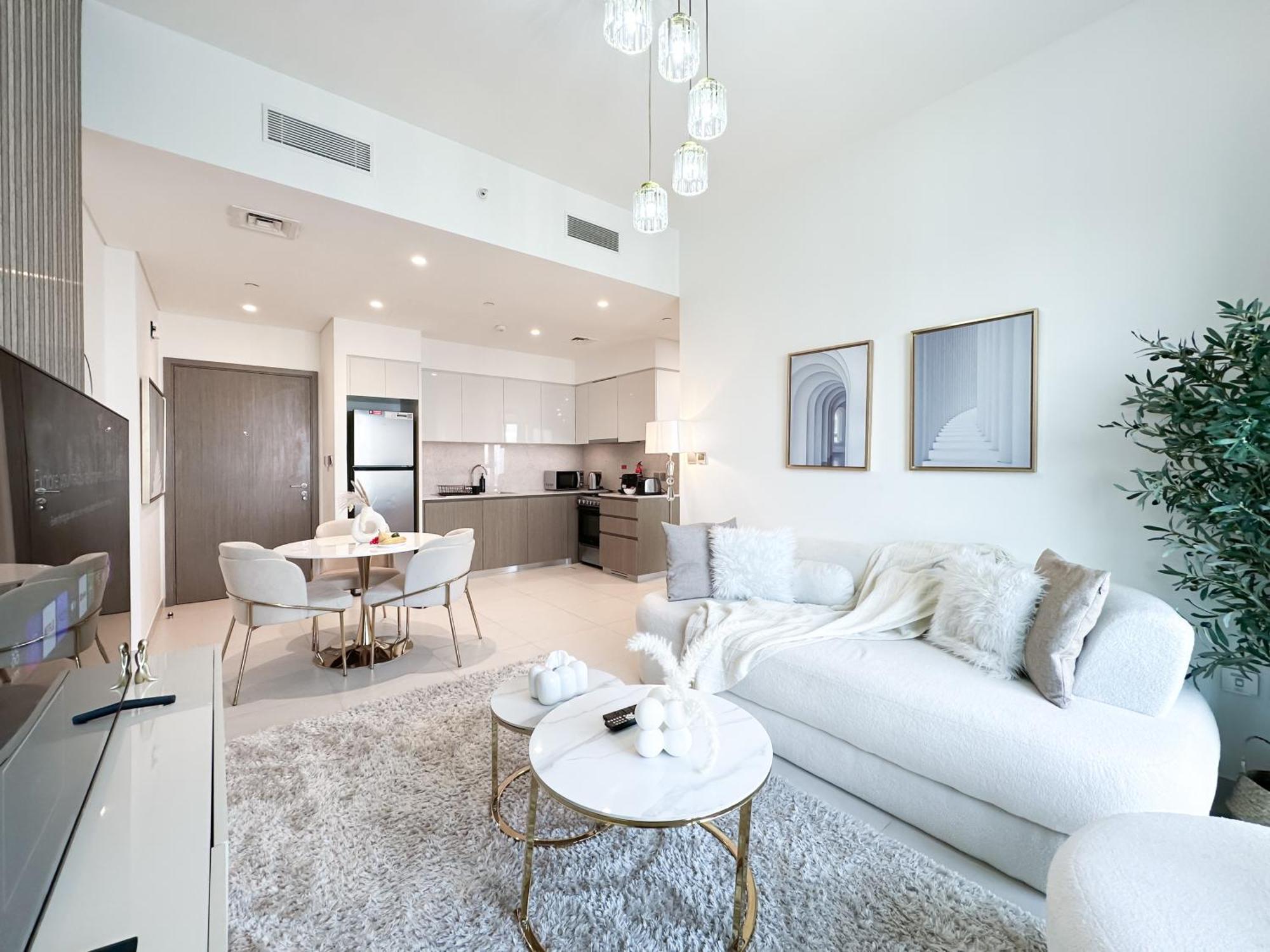Trophy - Euphoria Eclipse In 29th Floor In Burj Royale Apartment Dubai