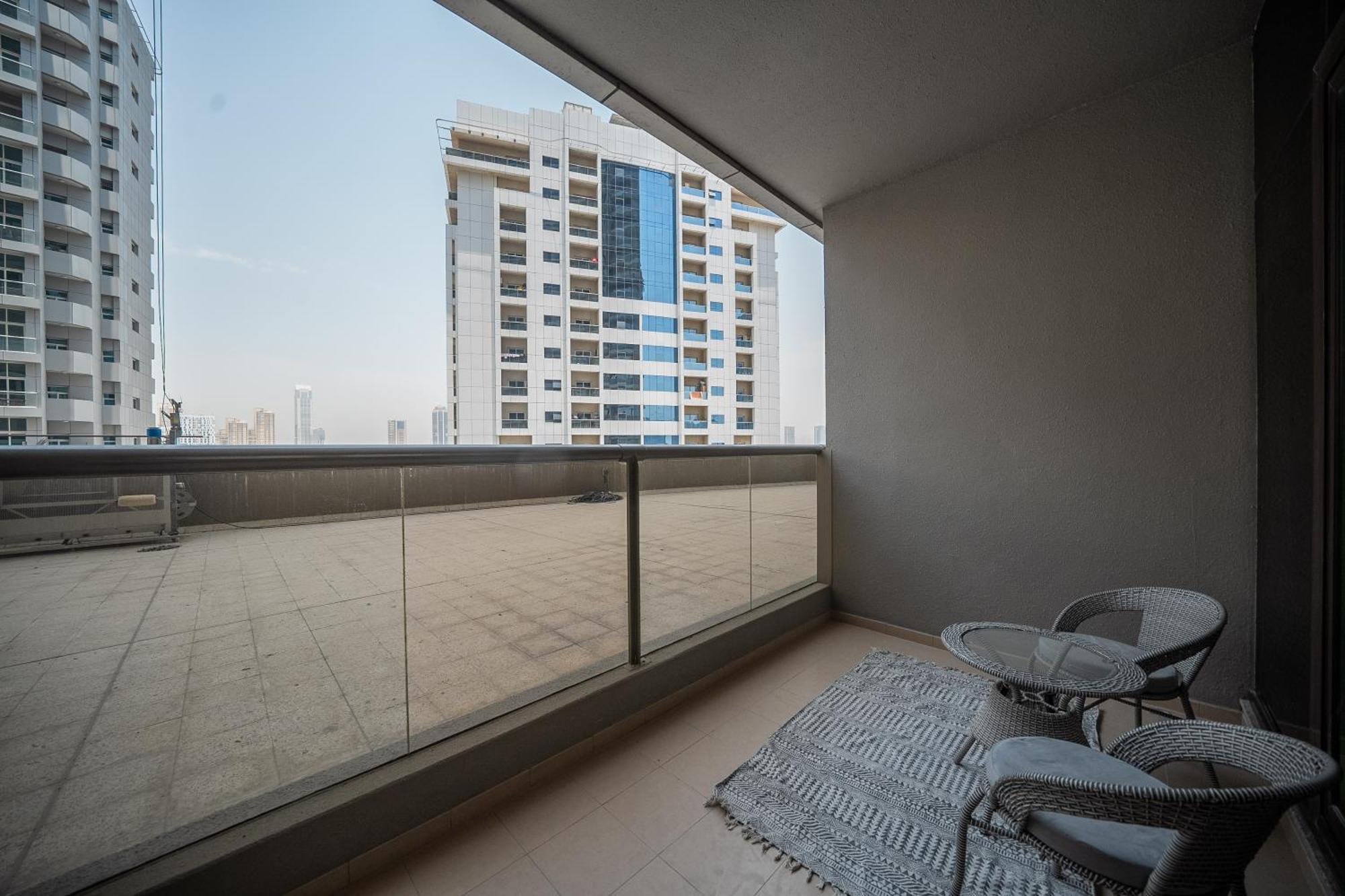 Studio * Dubai