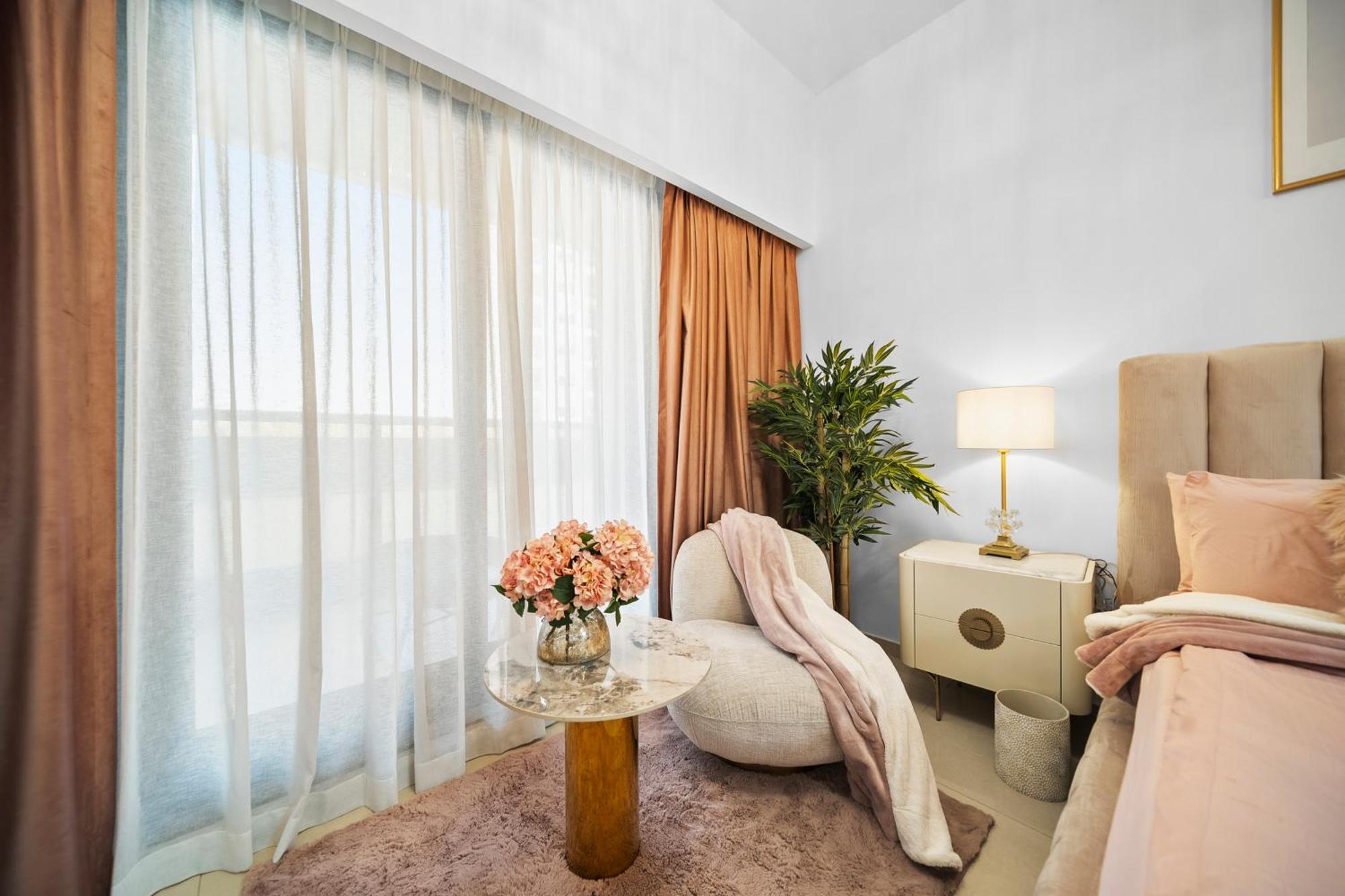 Studio Apartment *