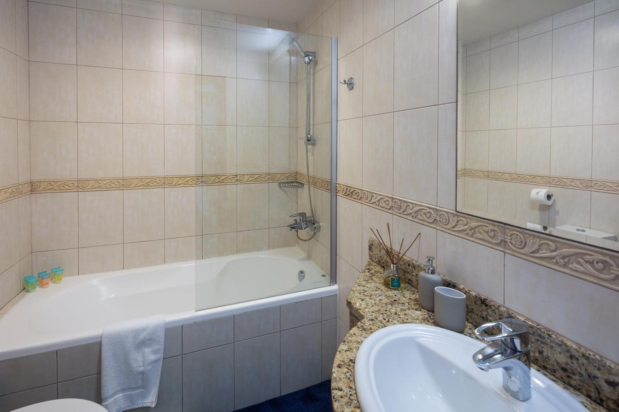 Apartment Marina View,central Location,public Transport Access,dwellingz