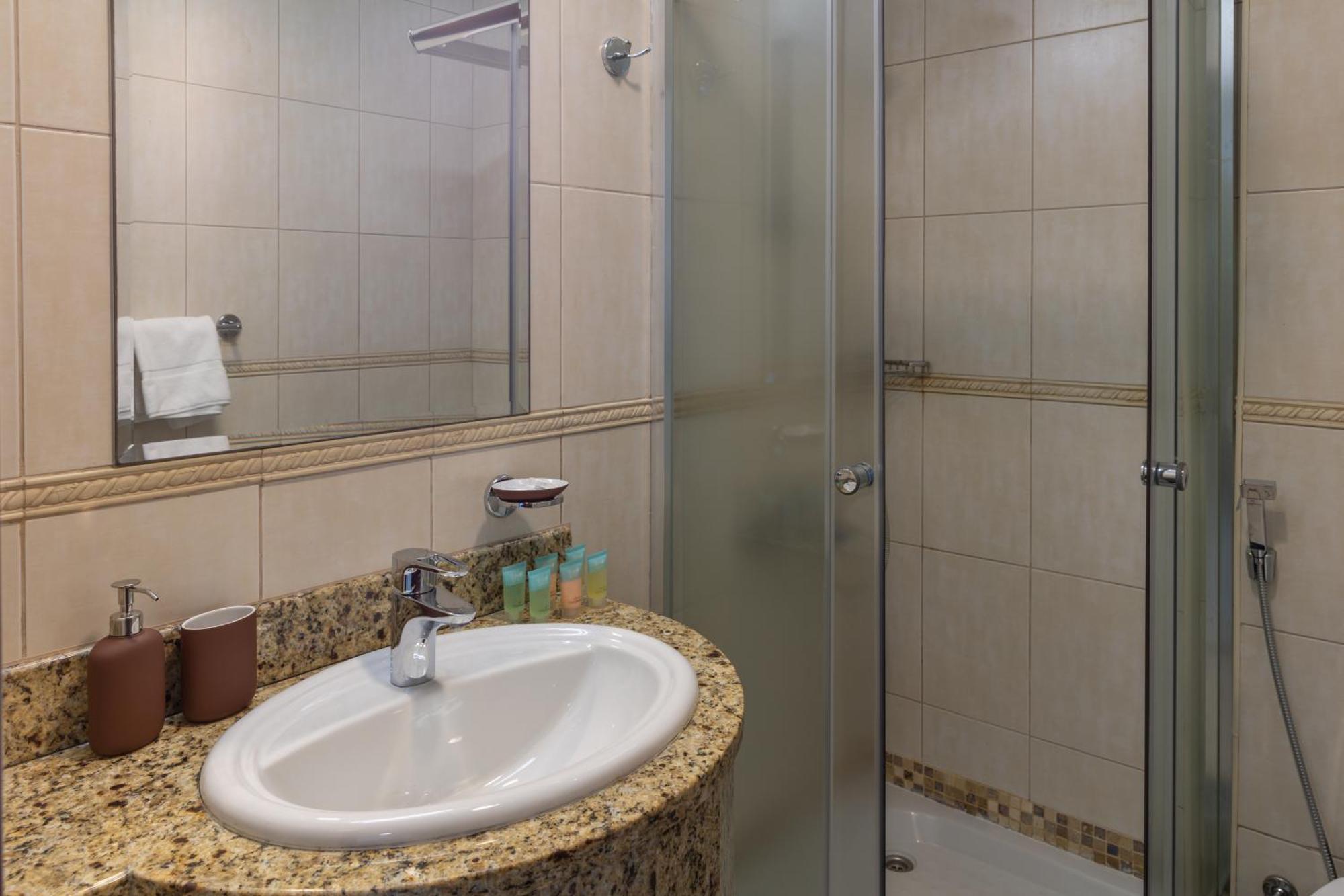 Apartment Marina View,central Location,public Transport Access,dwellingz *