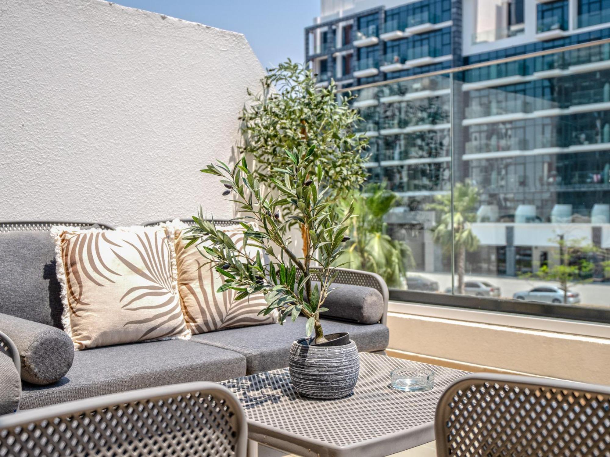 Easygo - Unbeatable Deals On Urban In Riviera 16 *