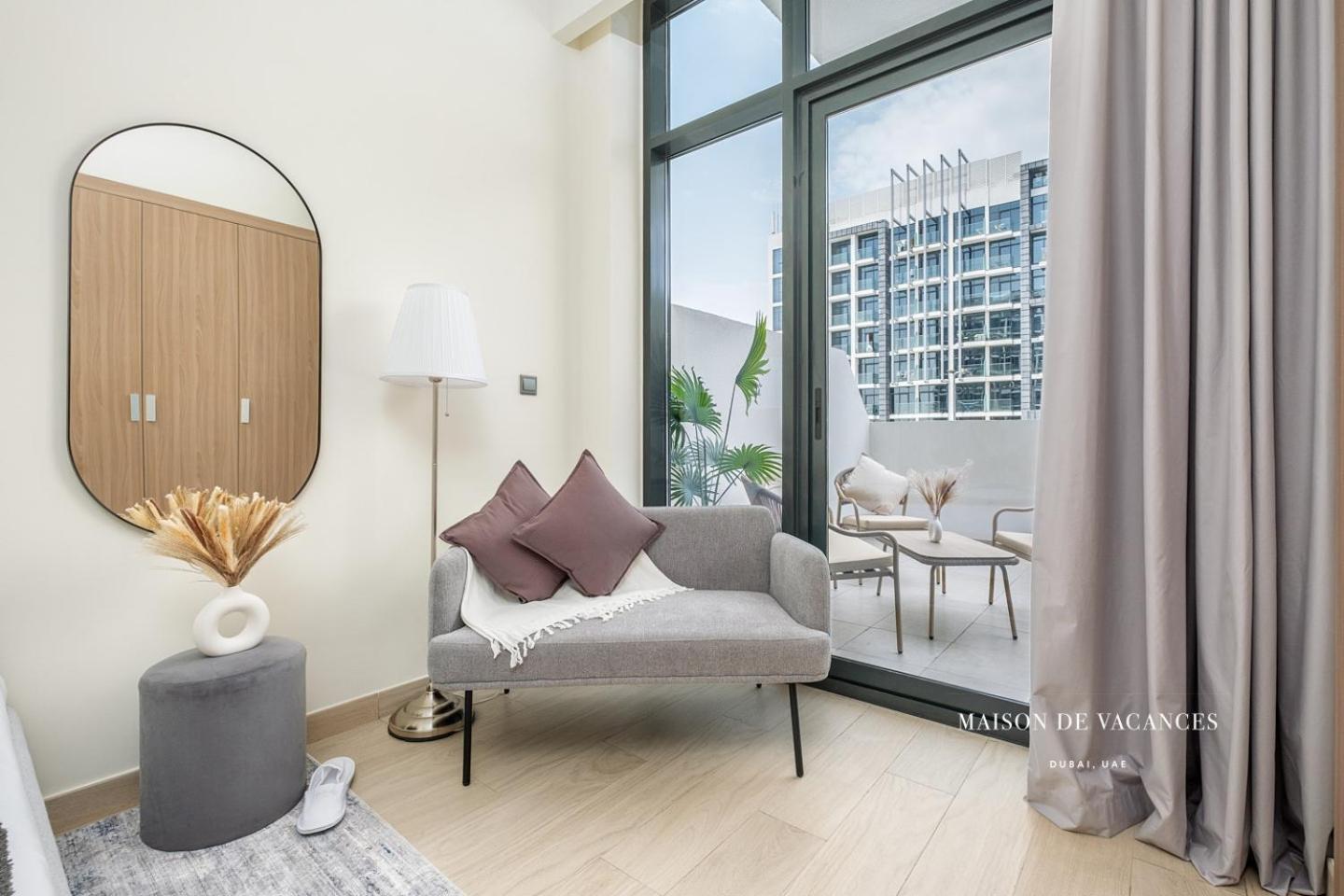 Apartment Large Balcony 10 Minutes From Mall
