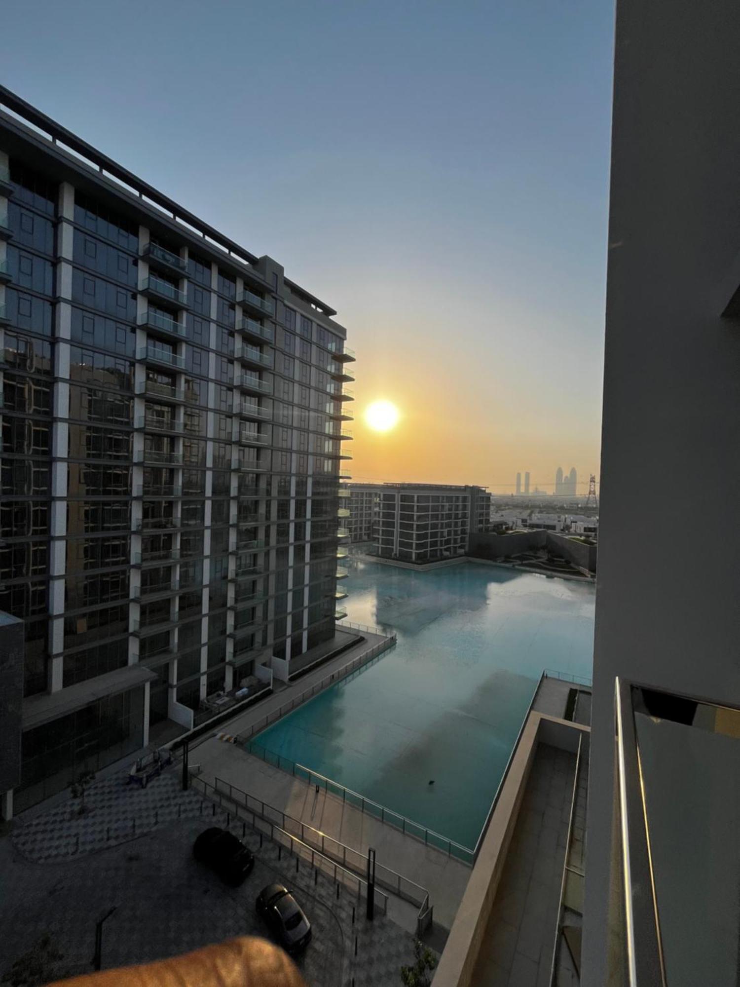 Apartamento Beautiful Lagoon Facing Dubai