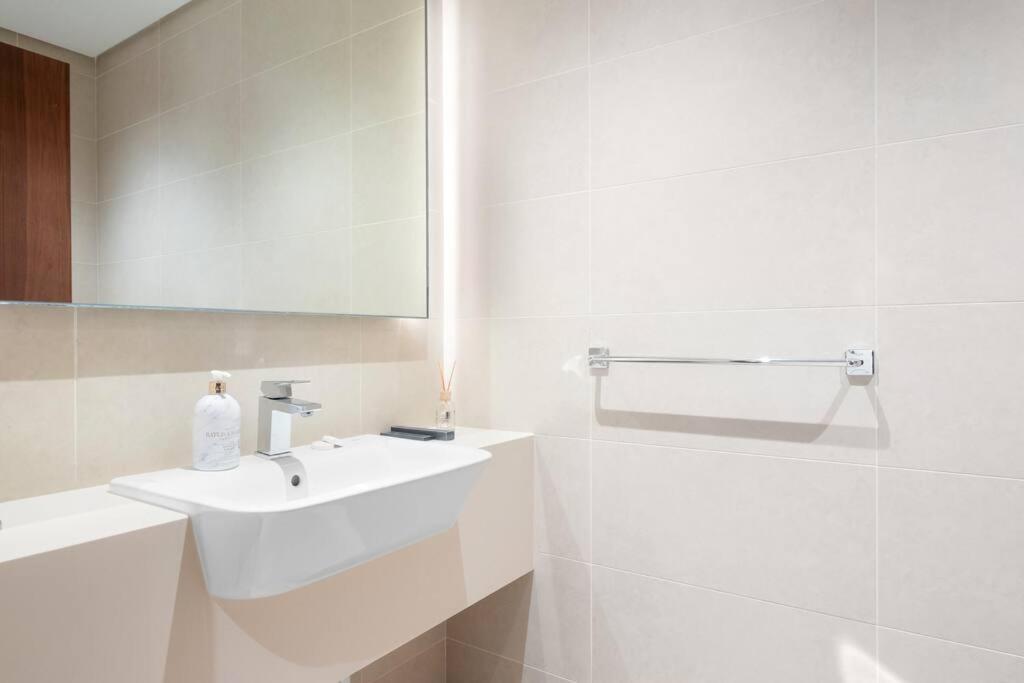 First Class 1br Urban Zen Escape Apartment Dubai