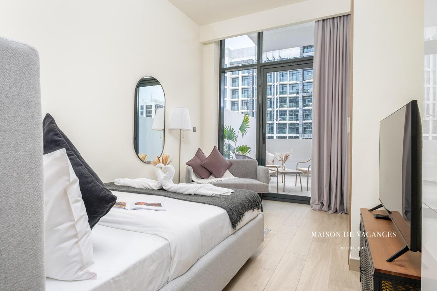 Large Balcony 10 Minutes From Mall Dubai