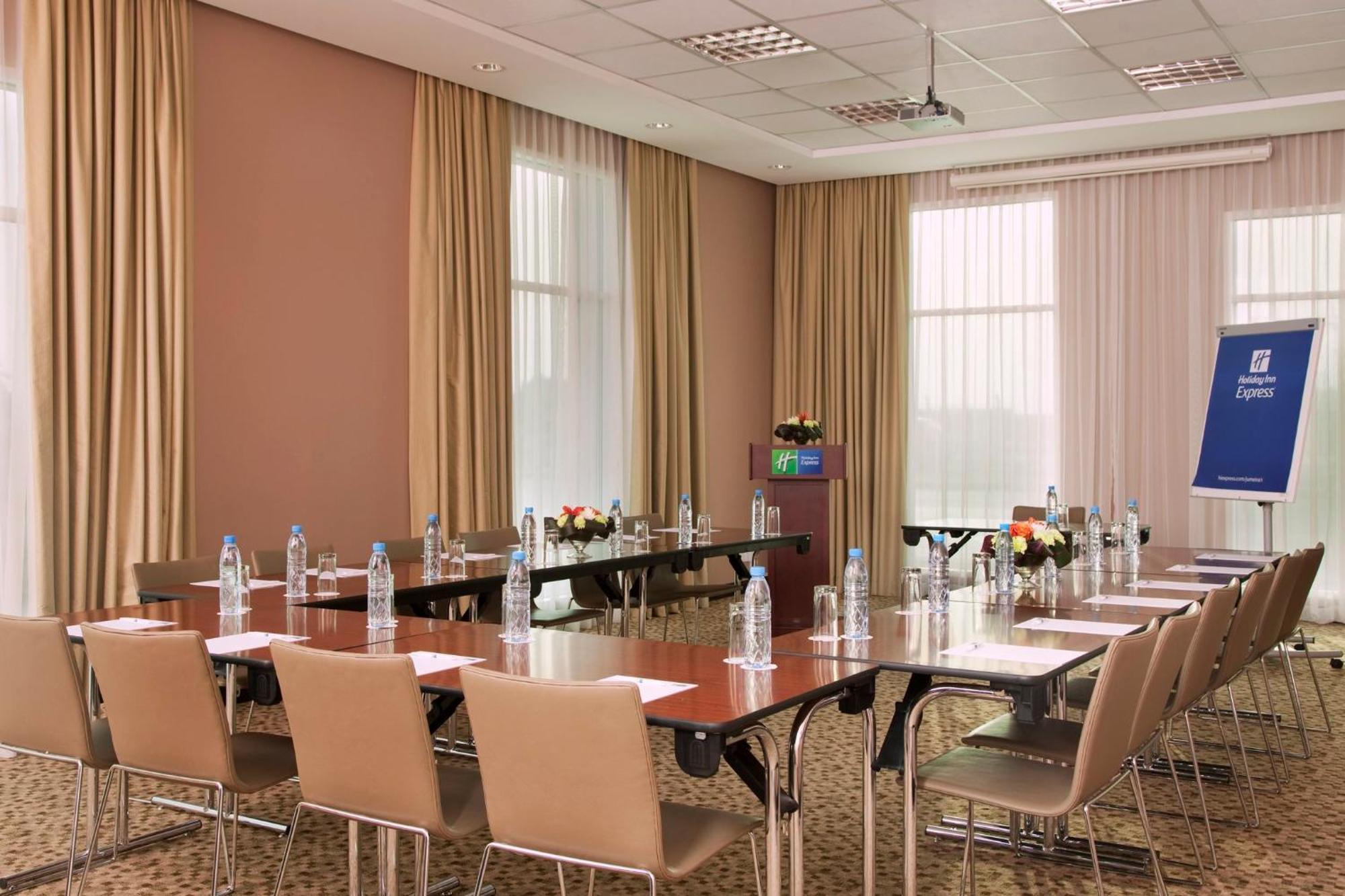 Express Dubai, Jumeirah By Ihg Otel