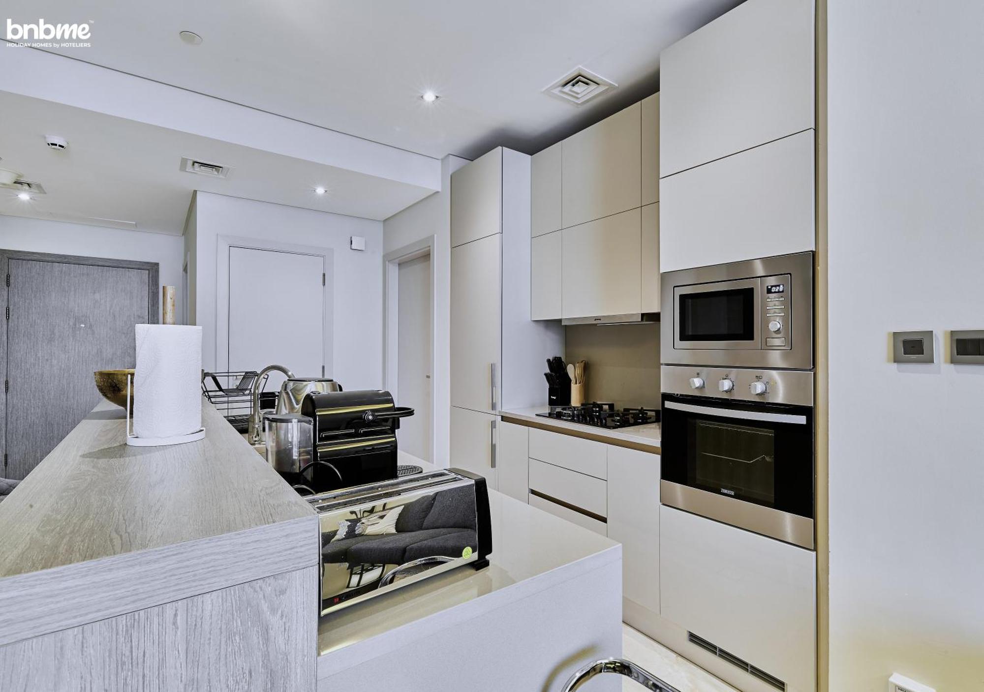 Bnbme - Th8 Palm Apartment Dubai