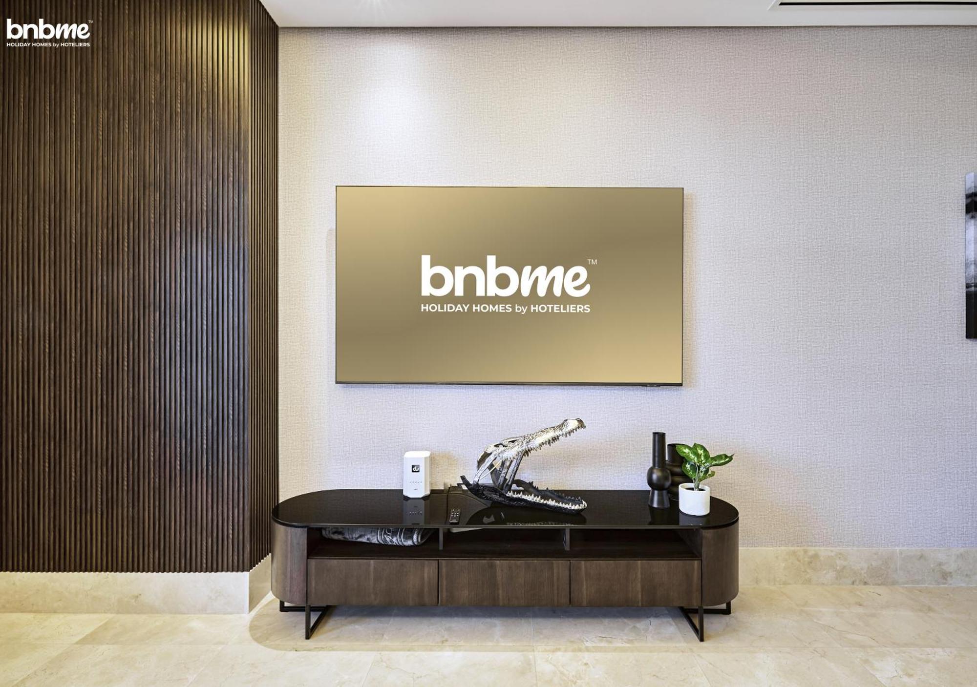 Bnbme - Th8 Palm Apartment Dubai