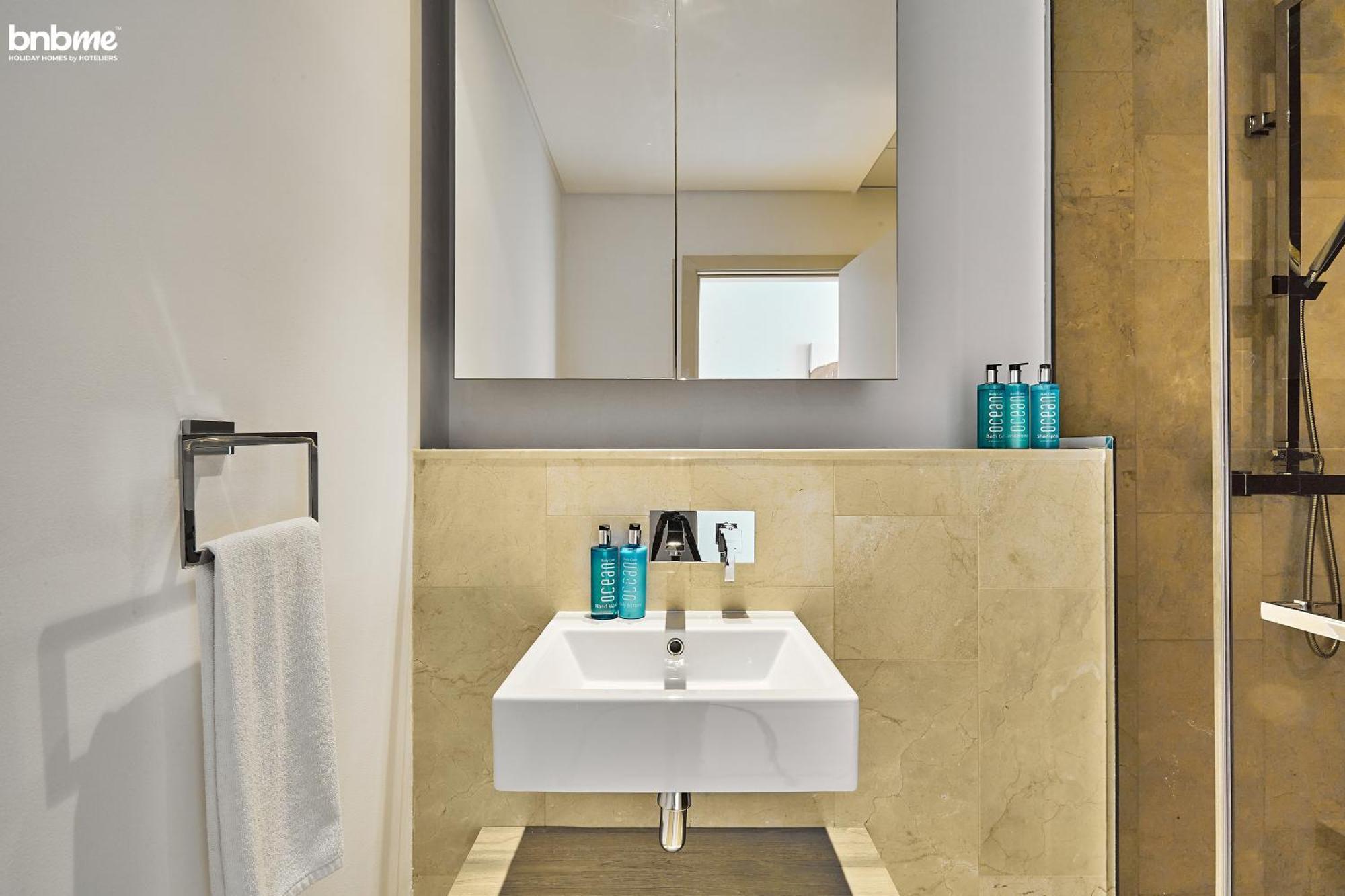 Apartment Bnbme - Th8 Palm Dubai