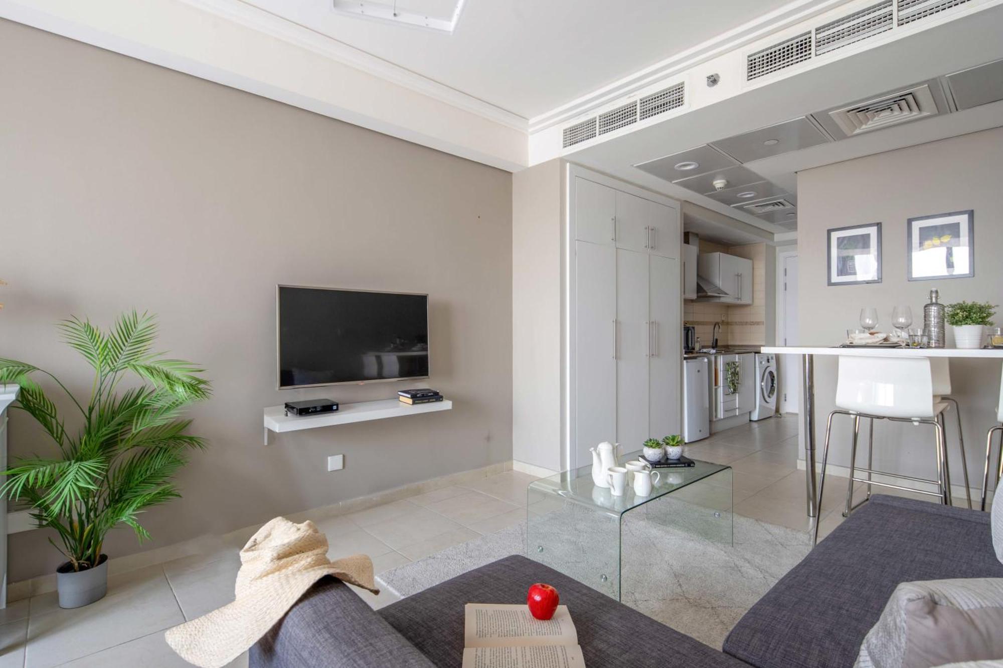 Frank Porter - Gold Crest Views Apartment