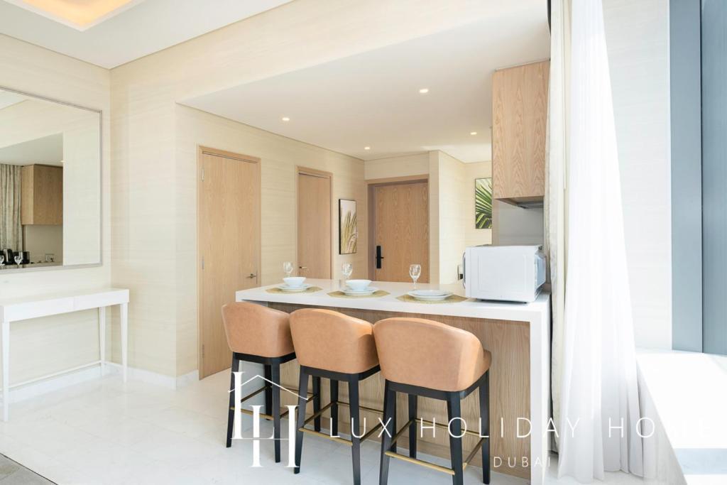 Lux Iconic Views At The Palm Tower 4 *