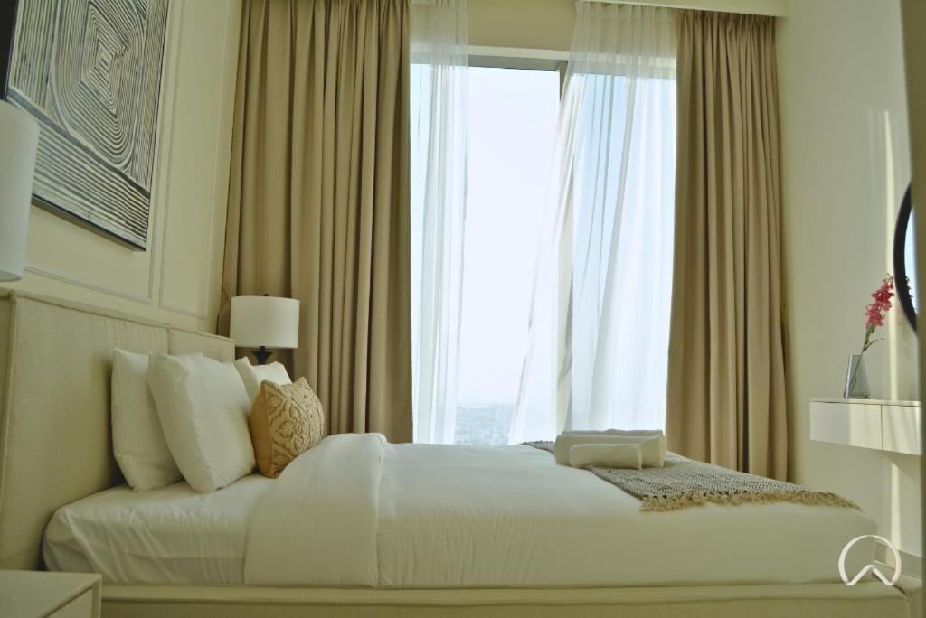 Oraya - Modern 5 Min Walk To Mall & Burj Views *