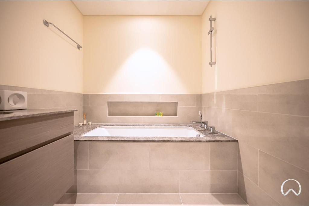 Apartment Oraya - Modern 5 Min Walk To Mall & Burj Views *