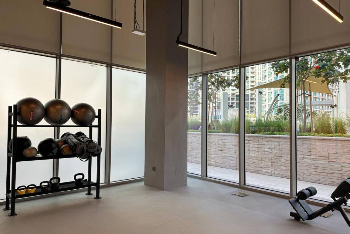 Oraya - Modern 5 Min Walk To Mall & Burj Views Apartment