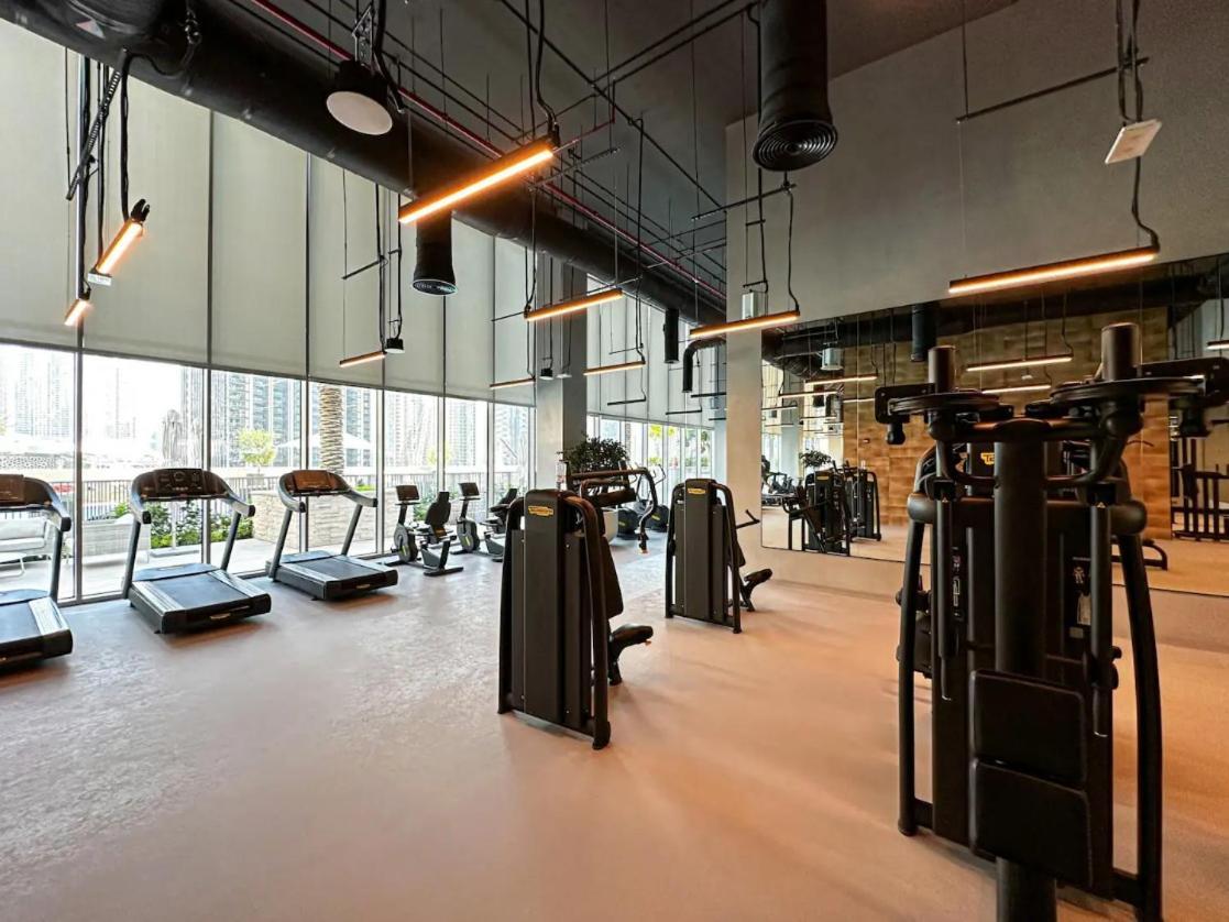 Oraya - Modern 5 Min Walk To Mall & Burj Views Apartment *