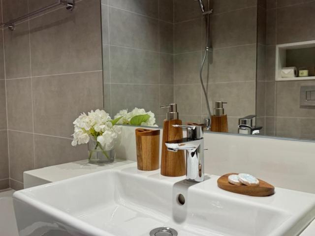 Apartment Oraya - Skyline Serenity At 1br In District One
