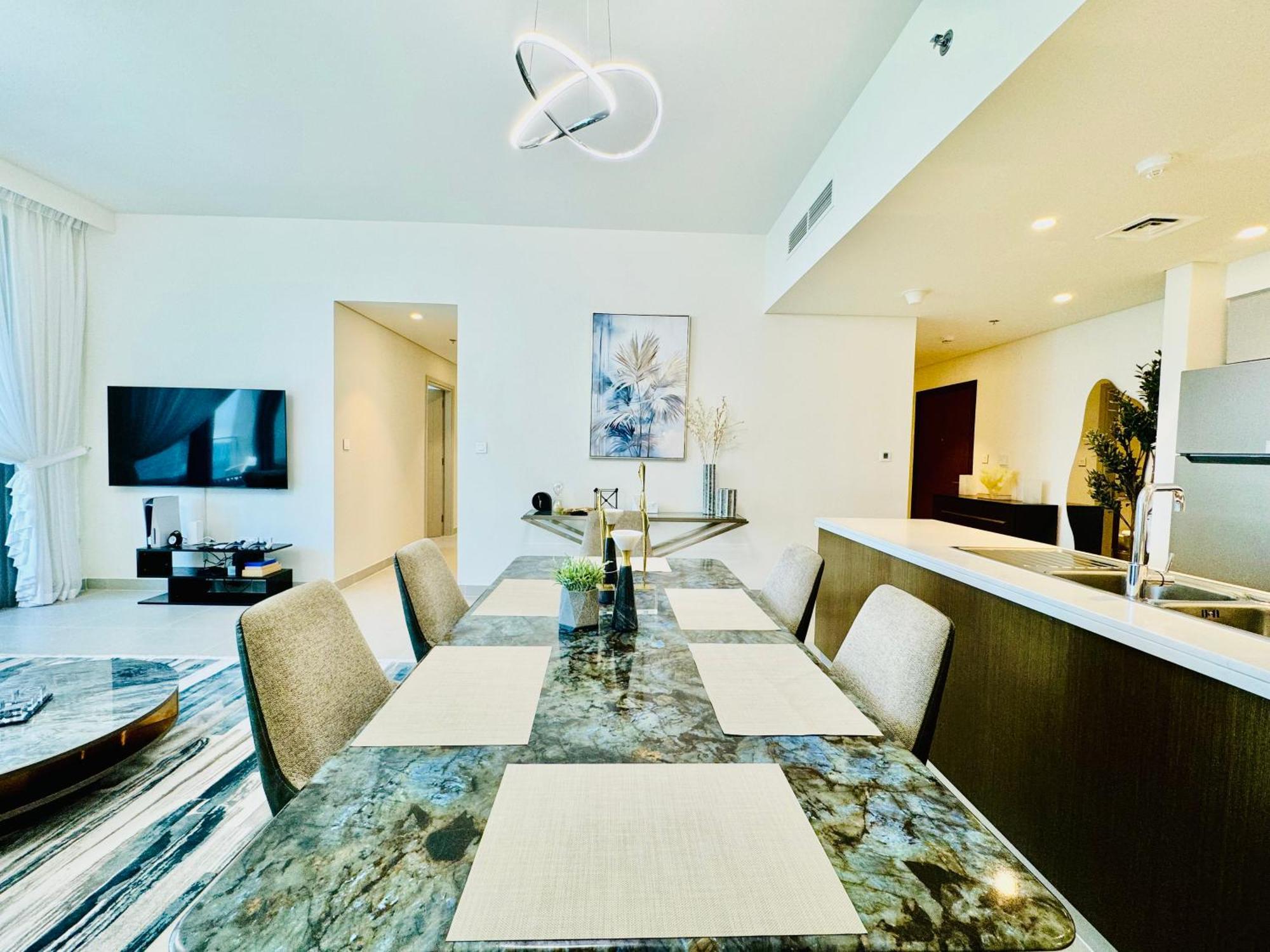Venduras Homes - Tower, Downtown Apartment *
