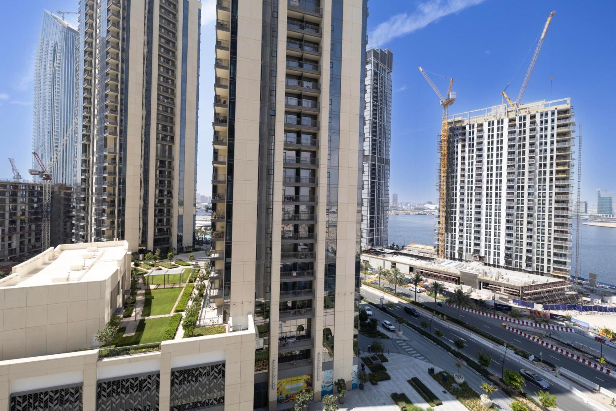 Apartamento Vibrant Living In The Center At Creek
