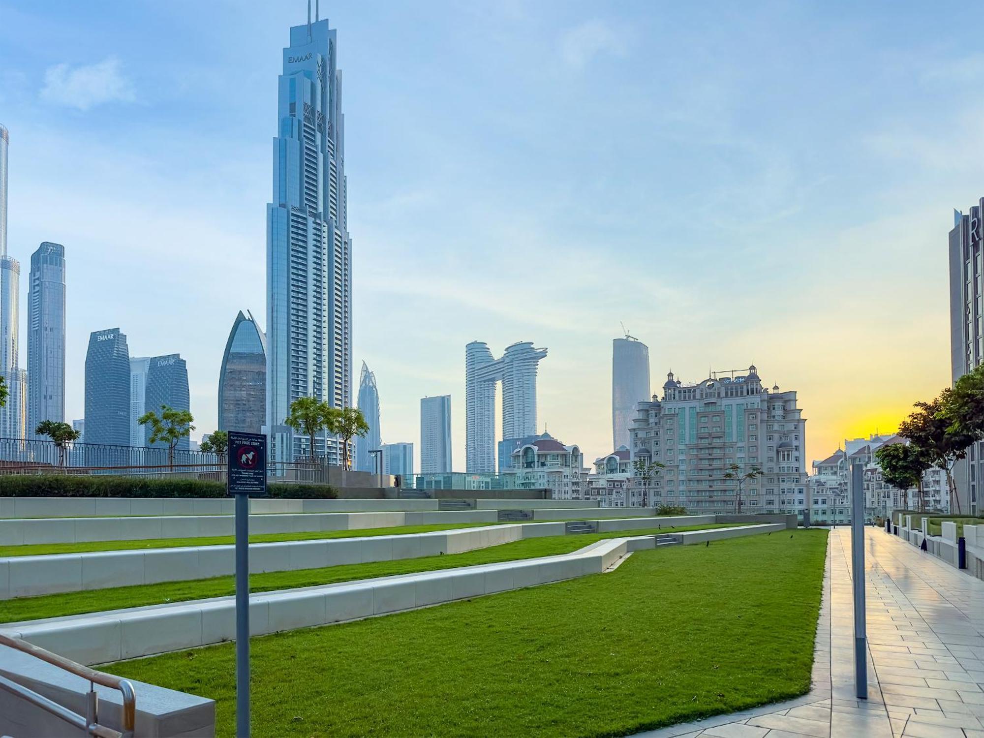 Luxury 2br Burj Khalifa Views 5min Walk Mall Apartment *