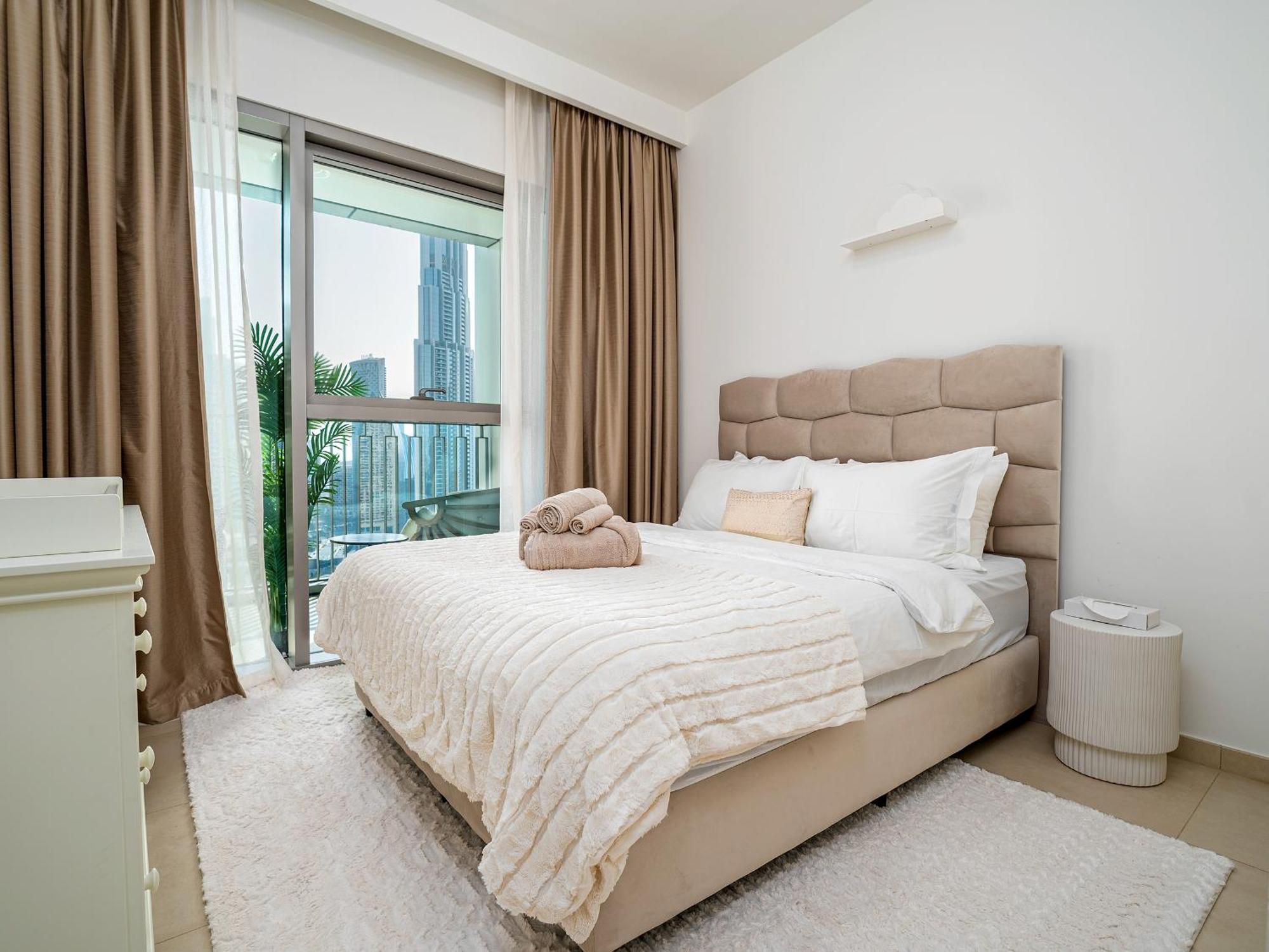 Luxury 2br Burj Khalifa Views 5min Walk Mall Apartment *