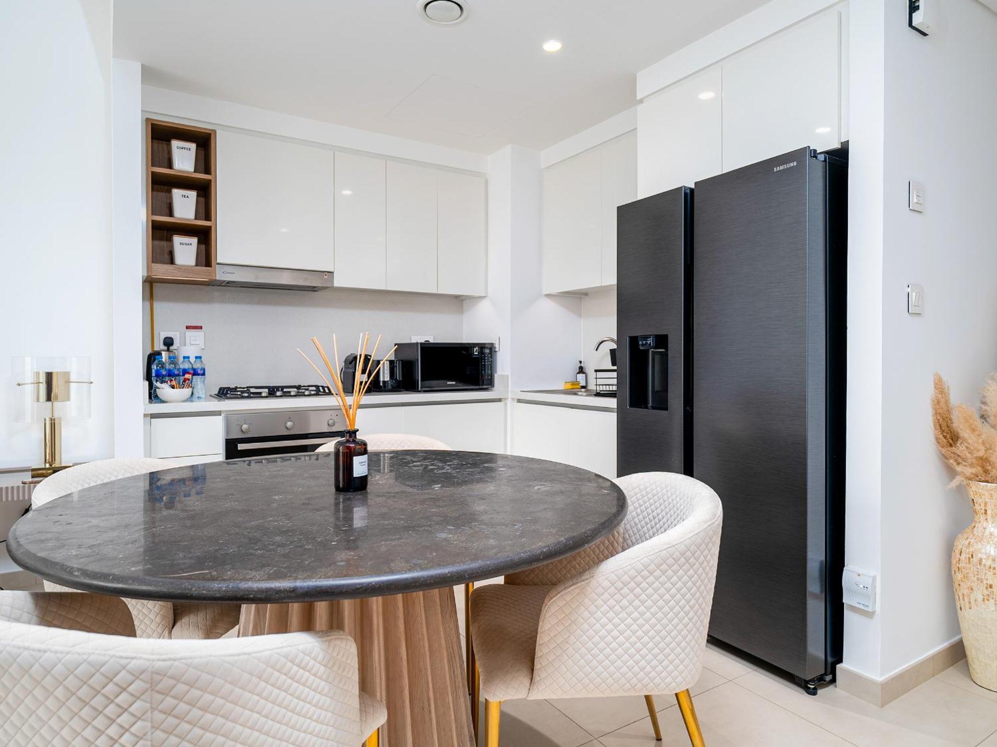 Luxury 2br Burj Khalifa Views 5min Walk Mall Apartment Dubai
