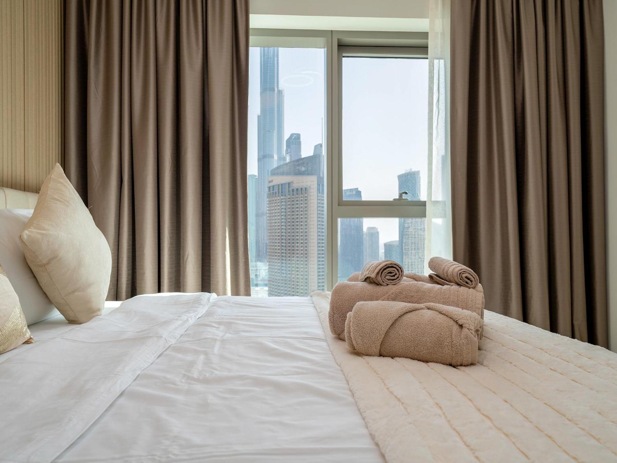 Luxury 2br Burj Khalifa Views 5min Walk Mall Apartment Dubai