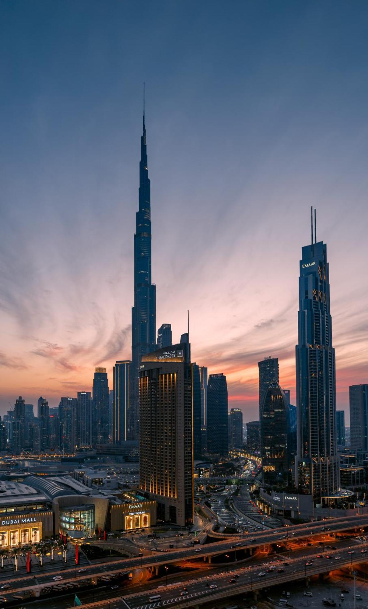 Luxury 2br Burj Khalifa Views 5min Walk Mall Dubai