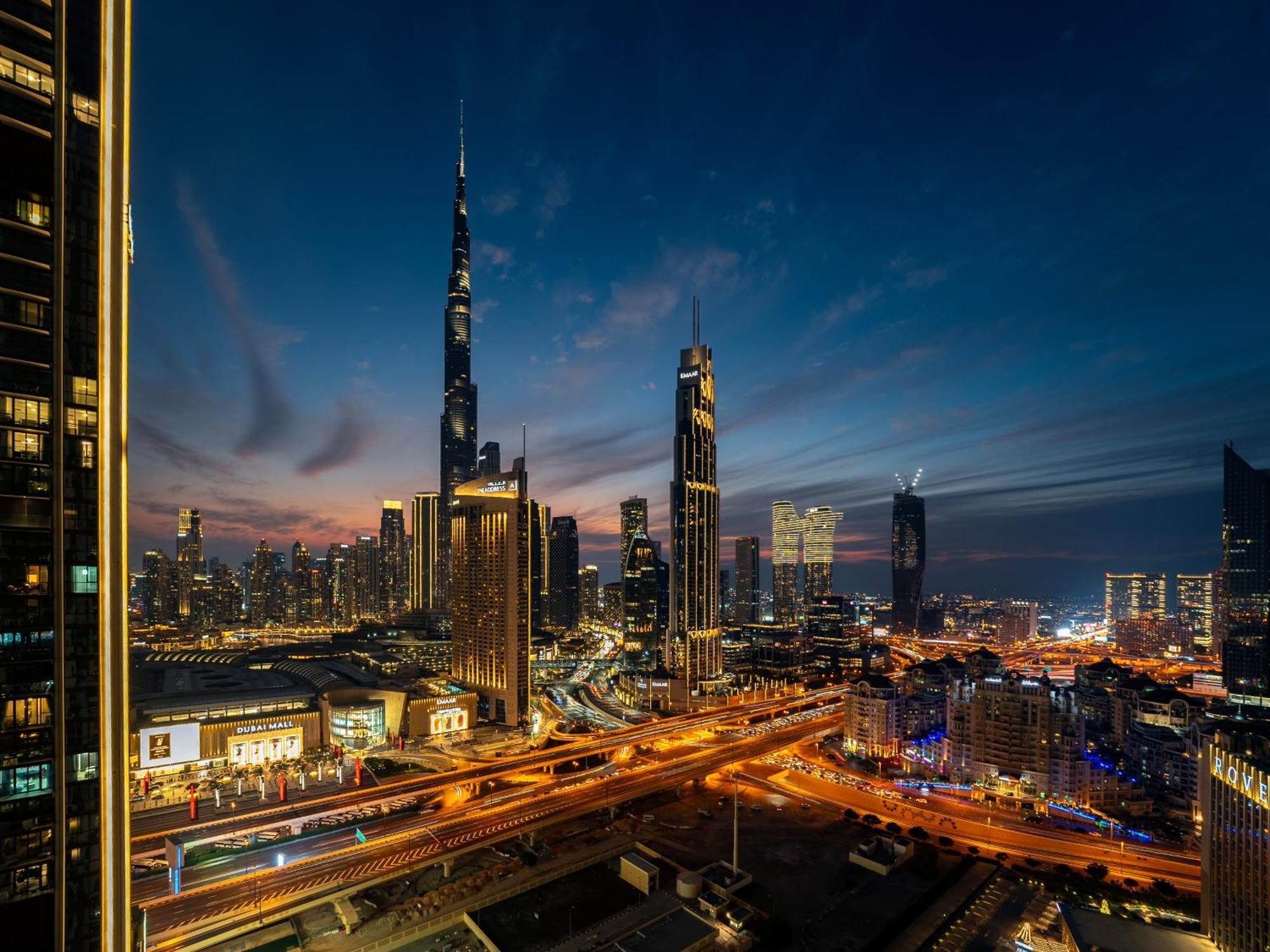Luxury 2br Burj Khalifa Views 5min Walk Mall Apartment
