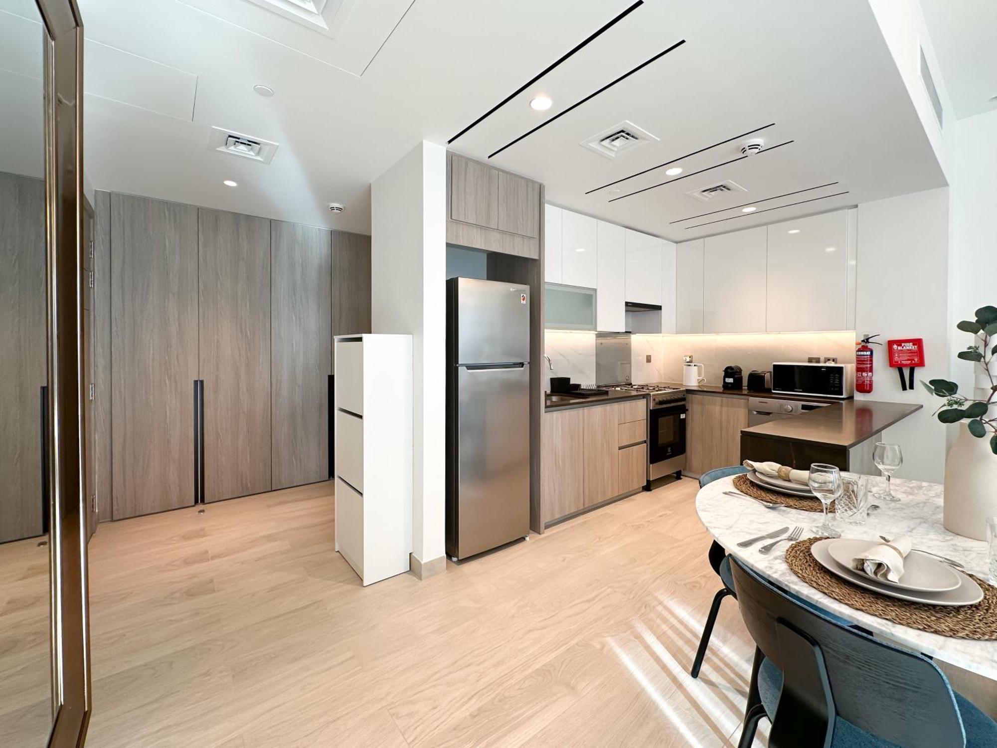 Trophy - Luxurious In Jlt W Golf Simulator Apartment *
