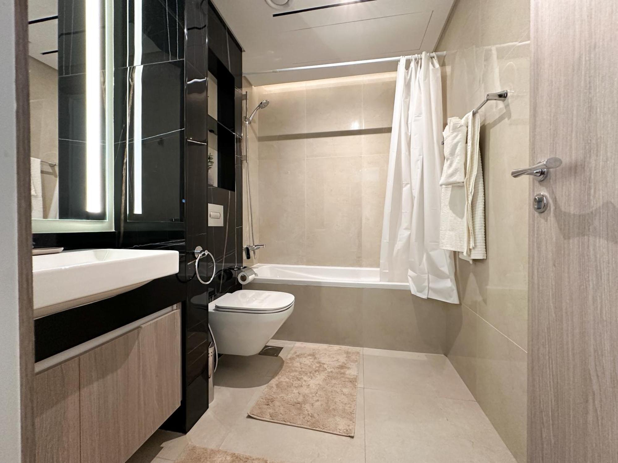 Apartment Trophy - Luxurious In Jlt W Golf Simulator