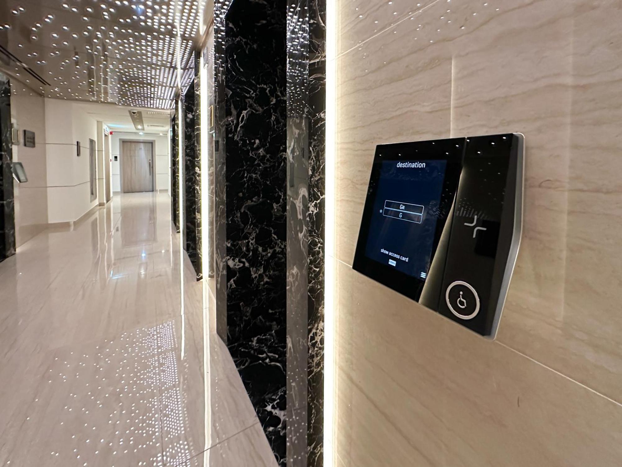 Trophy - Luxurious In Jlt W Golf Simulator Apartment Dubai