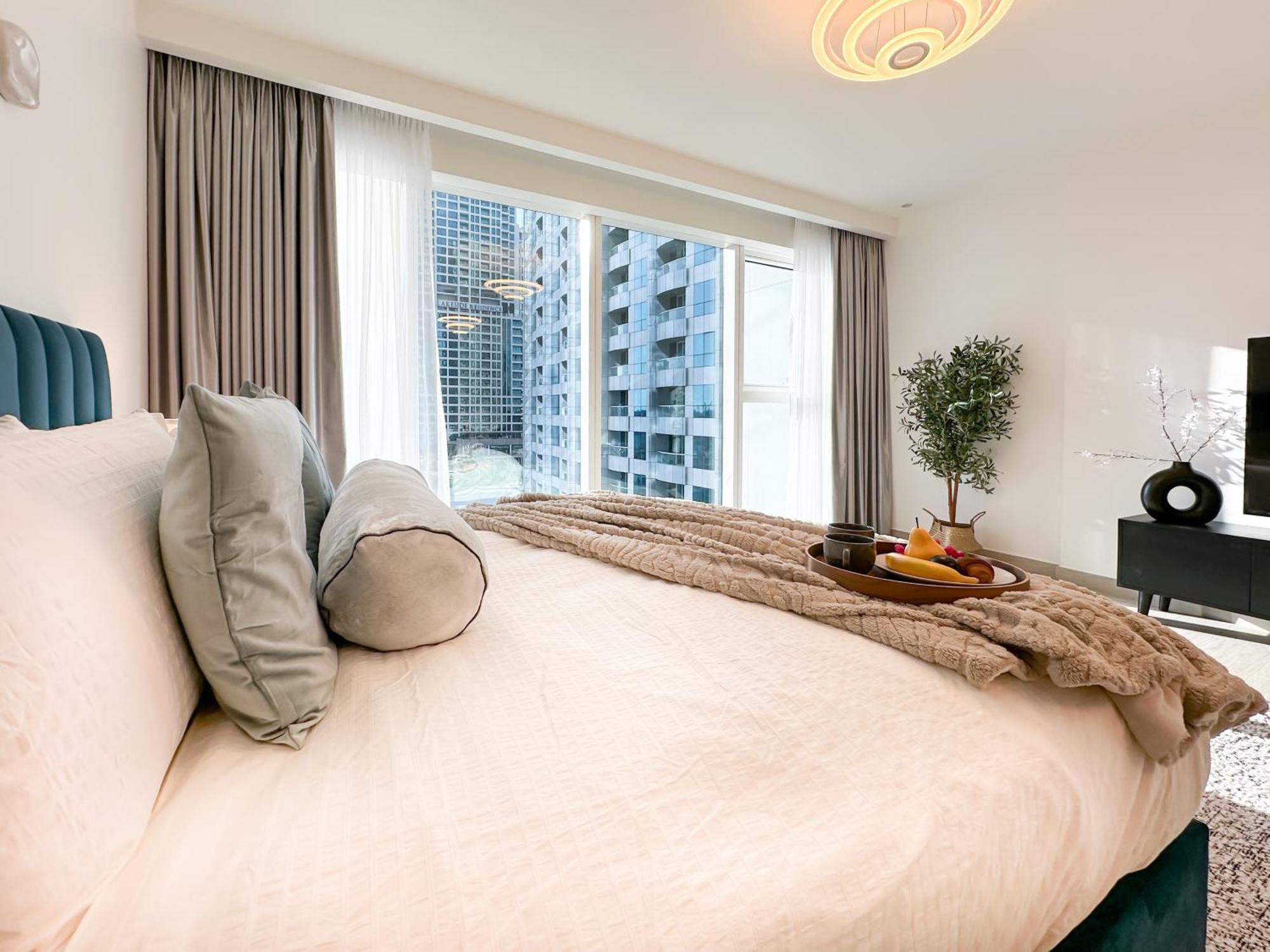 Trophy - Luxurious In Jlt W Golf Simulator Apartment *