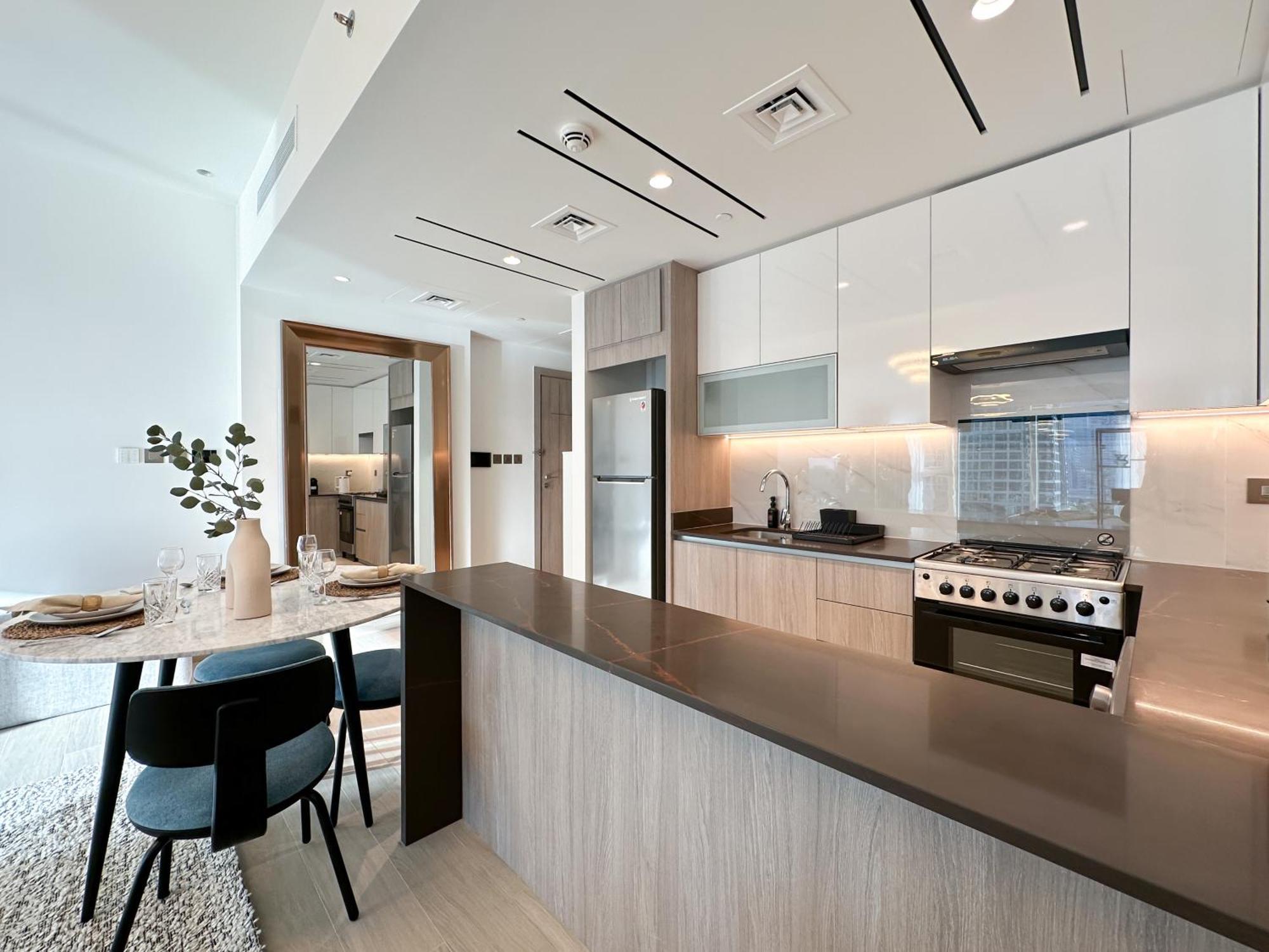 Trophy - Luxurious In Jlt W Golf Simulator Apartment *