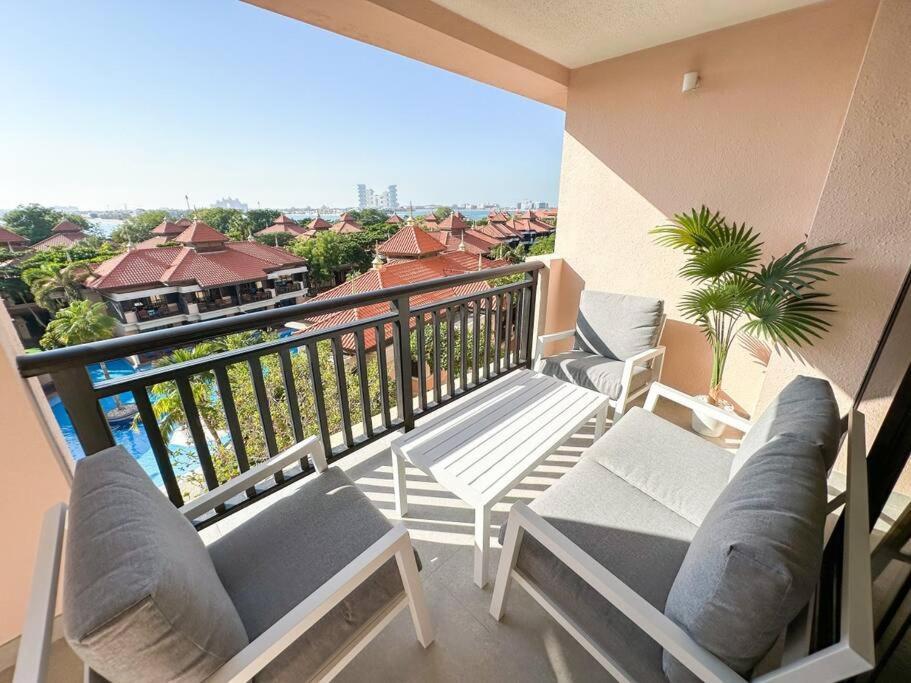 Upgraded 2br - Beachfront - 5 Star * Dubai