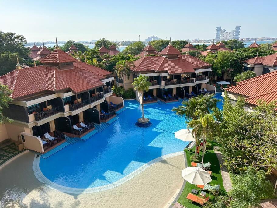 Upgraded 2br - Beachfront - 5 Star * Dubai