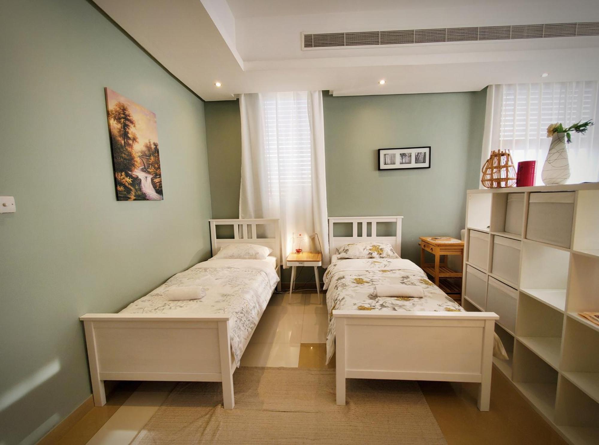 Holiday home Cute House Sleeps 6 Patio Nr Metro Free Parking Dubai